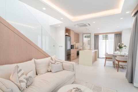 Casa de 3 dormitorios en Bang Tao, Tailandia № 120785 - foto 7
