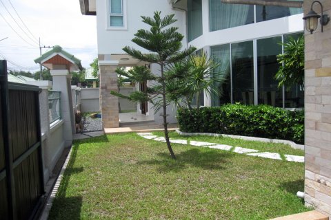 Casa de 4 dormitorios en Pattaya, Tailandia № 243077 - foto 7