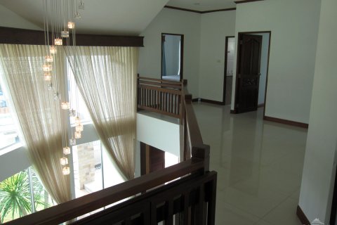Casa de 4 dormitorios en Pattaya, Tailandia № 243077 - foto 26