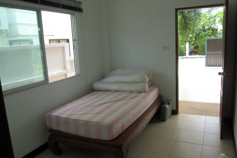 Casa de 4 dormitorios en Pattaya, Tailandia № 243077 - foto 4