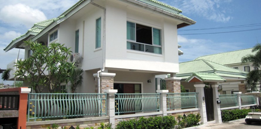 Casa de 4 dormitorios en Pattaya, Tailandia № 243077