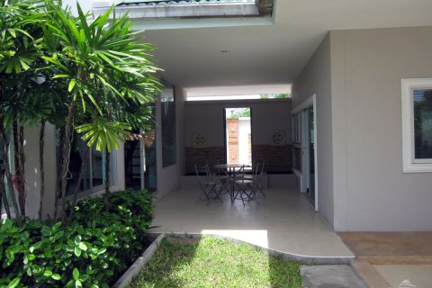Casa de 4 dormitorios en Pattaya, Tailandia № 243077 - foto 8