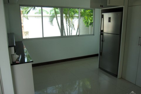Casa de 4 dormitorios en Pattaya, Tailandia № 243077 - foto 10