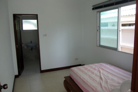 Casa de 4 dormitorios en Pattaya, Tailandia № 243077 - foto 3