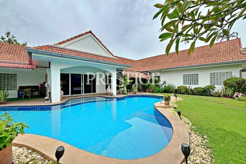 Casa de 3 dormitorios en Pattaya, Tailandia № 250262