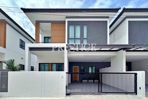 Casa de 4 dormitorios en Pattaya, Tailandia № 250270