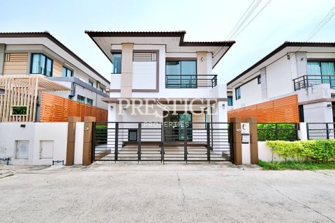 Casa de 3 dormitorios en Pattaya, Tailandia № 250703
