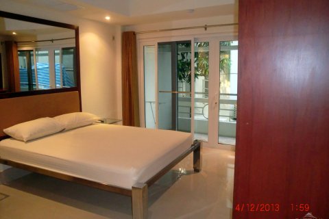 Casa de 4 dormitorios en Pattaya, Tailandia № 243348 - foto 10