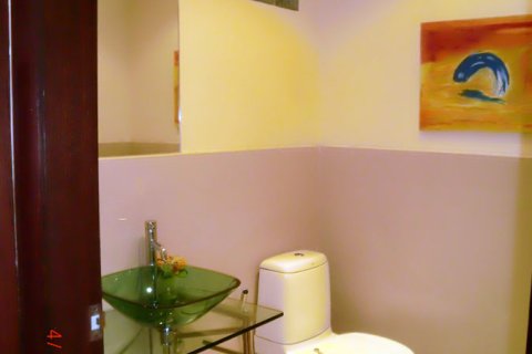 Casa de 4 dormitorios en Pattaya, Tailandia № 243348 - foto 8