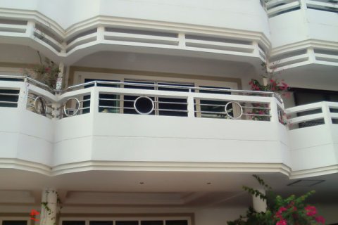 Casa de 4 dormitorios en Pattaya, Tailandia № 243348 - foto 2