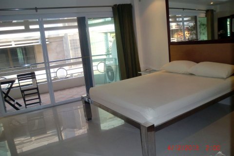 Casa de 4 dormitorios en Pattaya, Tailandia № 243348 - foto 14