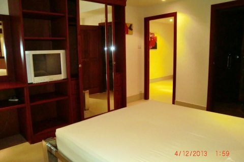 Casa de 4 dormitorios en Pattaya, Tailandia № 243348 - foto 11