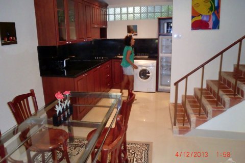 Casa de 4 dormitorios en Pattaya, Tailandia № 243348 - foto 5
