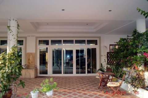 Casa de 4 dormitorios en Pattaya, Tailandia № 243348