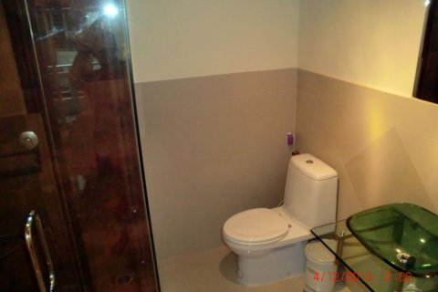 Casa de 4 dormitorios en Pattaya, Tailandia № 243348 - foto 12