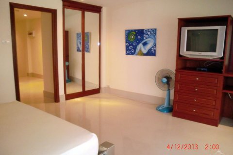 Casa de 4 dormitorios en Pattaya, Tailandia № 243348 - foto 15