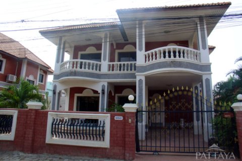 Casa de 3 dormitorios en Pattaya, Tailandia № 243168