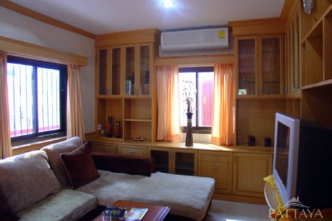 Casa de 3 dormitorios en Pattaya, Tailandia № 243168 - foto 3