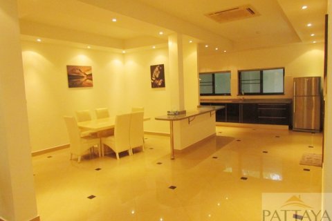 Casa de 3 dormitorios en Jomtien Beach, Pattaya, Tailandia № 243144 - foto 12