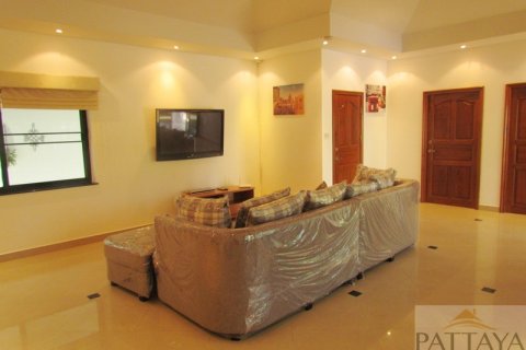 Casa de 3 dormitorios en Jomtien Beach, Pattaya, Tailandia № 243144 - foto 11