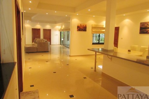 Casa de 3 dormitorios en Jomtien Beach, Pattaya, Tailandia № 243144 - foto 14