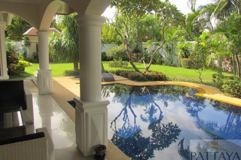 Casa de 3 dormitorios en Jomtien Beach, Pattaya, Tailandia № 243144 - foto 27