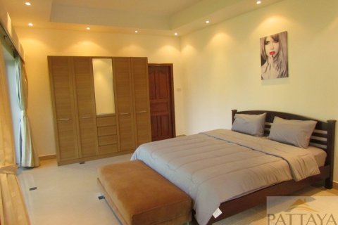 Casa de 3 dormitorios en Jomtien Beach, Pattaya, Tailandia № 243144 - foto 16