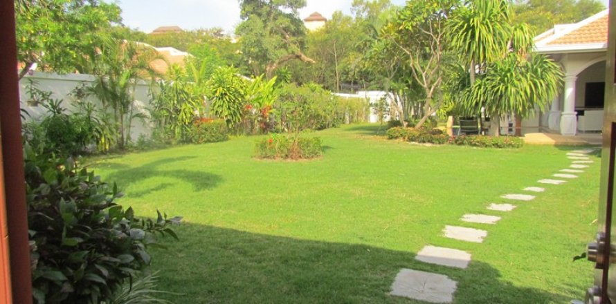 Casa de 3 dormitorios en Jomtien Beach, Pattaya, Tailandia № 243144