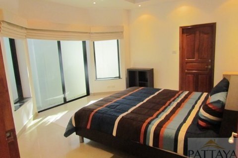 Casa de 3 dormitorios en Jomtien Beach, Pattaya, Tailandia № 243144 - foto 22