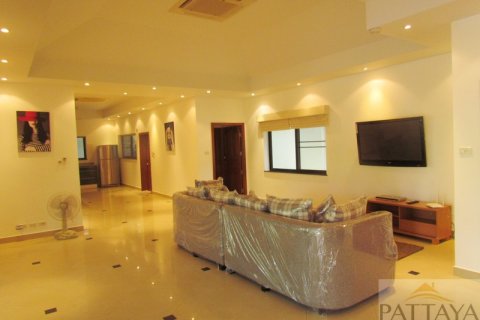 Casa de 3 dormitorios en Jomtien Beach, Pattaya, Tailandia № 243144 - foto 9