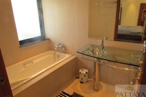 Casa de 3 dormitorios en Jomtien Beach, Pattaya, Tailandia № 243144 - foto 18