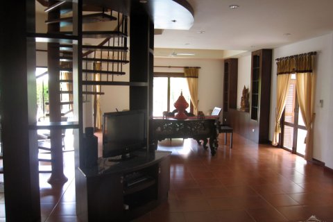 Casa de 3 dormitorios en Jomtien Beach, Pattaya, Tailandia № 243323 - foto 7