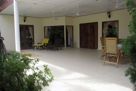 Casa de 3 dormitorios en Jomtien Beach, Pattaya, Tailandia № 243323 - foto 2