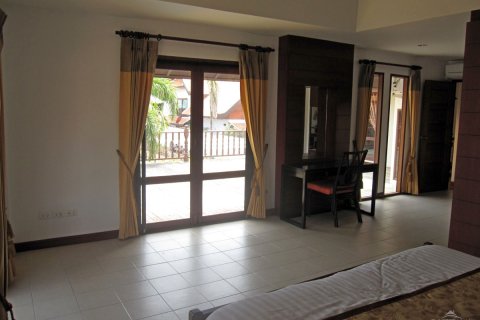 Casa de 3 dormitorios en Jomtien Beach, Pattaya, Tailandia № 243323 - foto 18