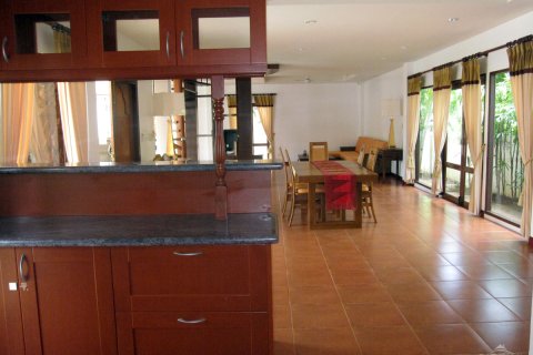 Casa de 3 dormitorios en Jomtien Beach, Pattaya, Tailandia № 243323 - foto 13