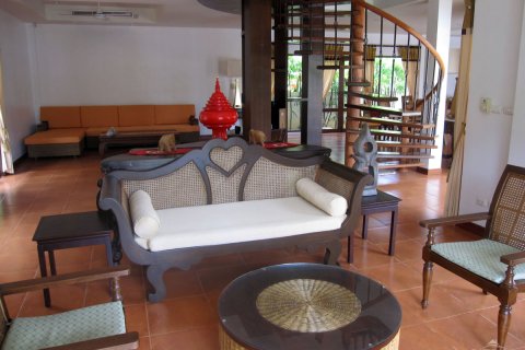 Casa de 3 dormitorios en Jomtien Beach, Pattaya, Tailandia № 243323 - foto 8