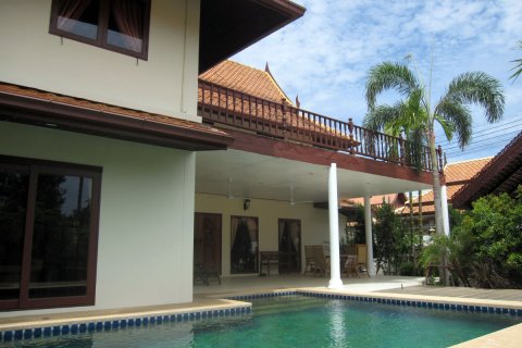 Casa de 3 dormitorios en Jomtien Beach, Pattaya, Tailandia № 243323 - foto 4