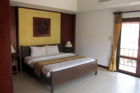Casa de 3 dormitorios en Jomtien Beach, Pattaya, Tailandia № 243323 - foto 17