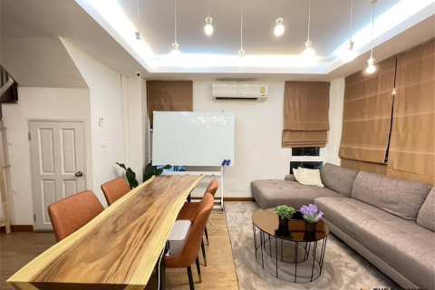 Townhouse à Bangkok, Thaïlande 4 chambres № 249885