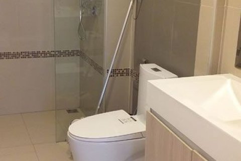 Condominio de 2 dormitorios en Jomtien Beach, Pattaya, Tailandia № 242478 - foto 13