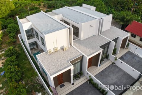 Casa de 3 dormitorios en Pattaya, Tailandia № 241550