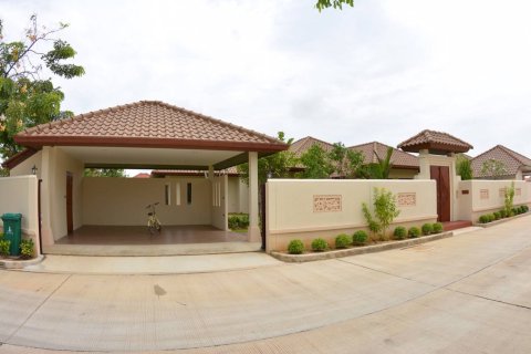House in Pattaya, Thailand 3 bedrooms № 243178