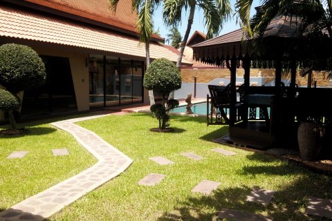 Casa de 3 dormitorios en Pattaya, Tailandia № 243351