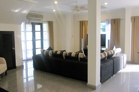 Casa de 4 dormitorios en Pattaya, Tailandia № 243287 - foto 11