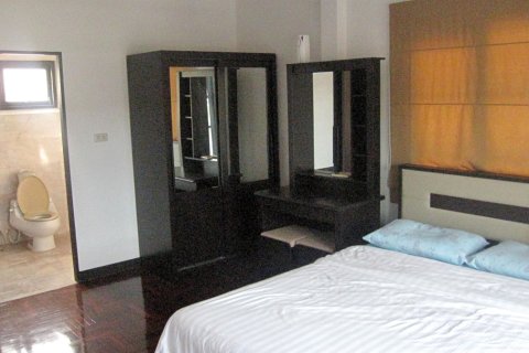 Casa de 4 dormitorios en Pattaya, Tailandia № 243287 - foto 17