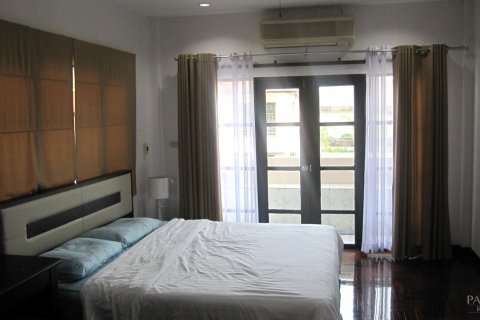 Casa de 4 dormitorios en Pattaya, Tailandia № 243287 - foto 18