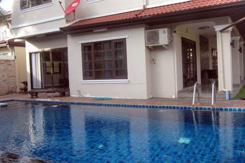 Casa de 4 dormitorios en Pattaya, Tailandia № 243287 - foto 4