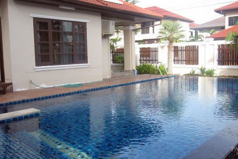 Casa de 4 dormitorios en Pattaya, Tailandia № 243287 - foto 5