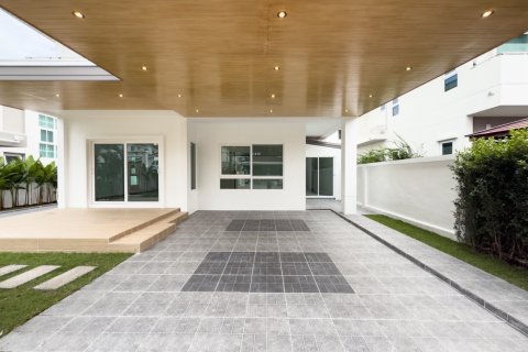 Villa in Pattaya, Thailand 4 bedrooms № 234190 - photo 6