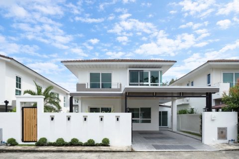 Villa in Pattaya, Thailand 4 bedrooms № 234190 - photo 2